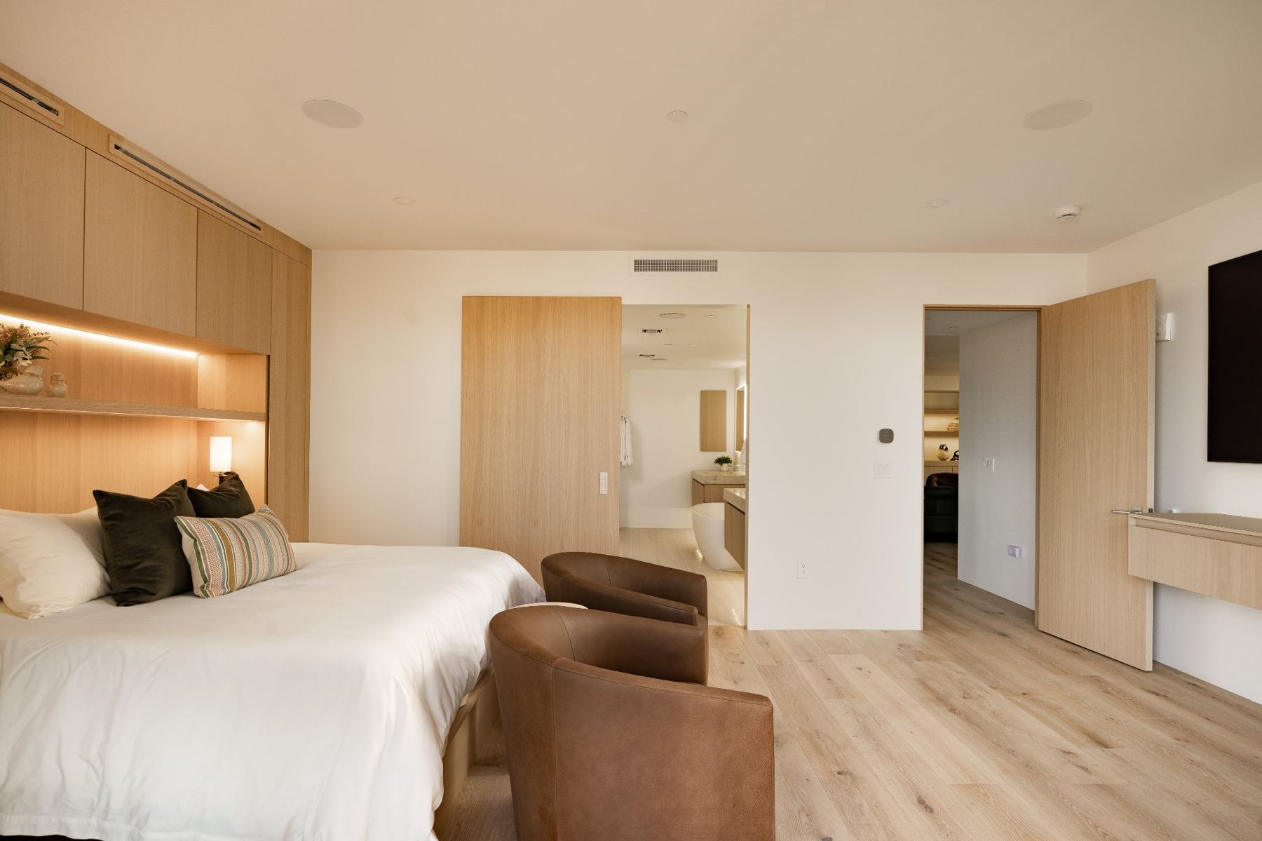 Primary suite sitting area